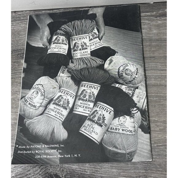 Teen Age Fashions Book # 131 Hand Kinits By Beehive Paperback - Picture 5 of 5
